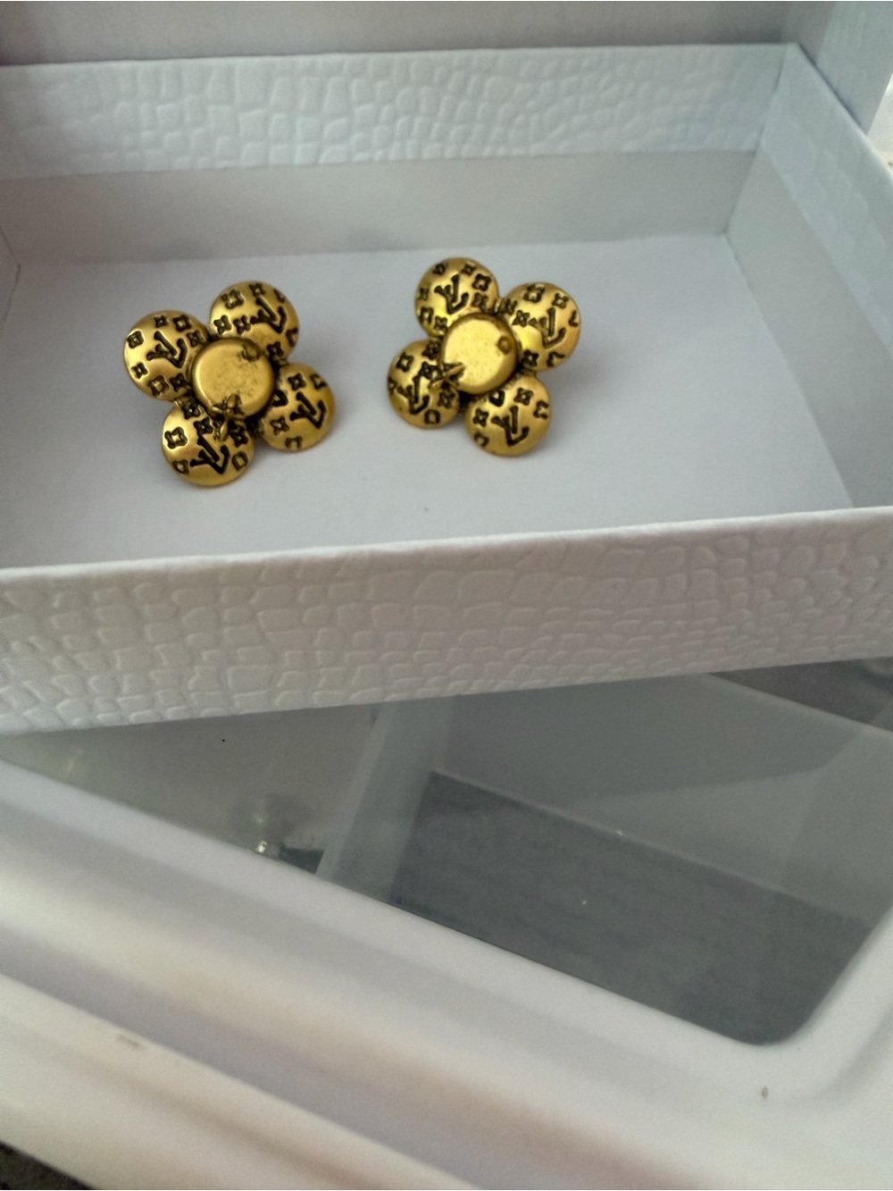 Gold Tine Flower Stud Earrings - Women Jewelry, Fashion Jewelry, New - Picture 4 of 10